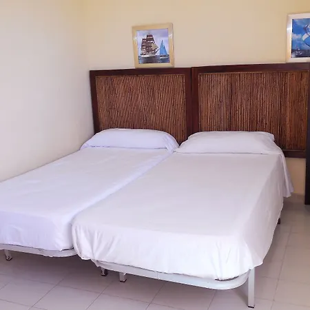 Apartamentos Playa Romana 3000 *